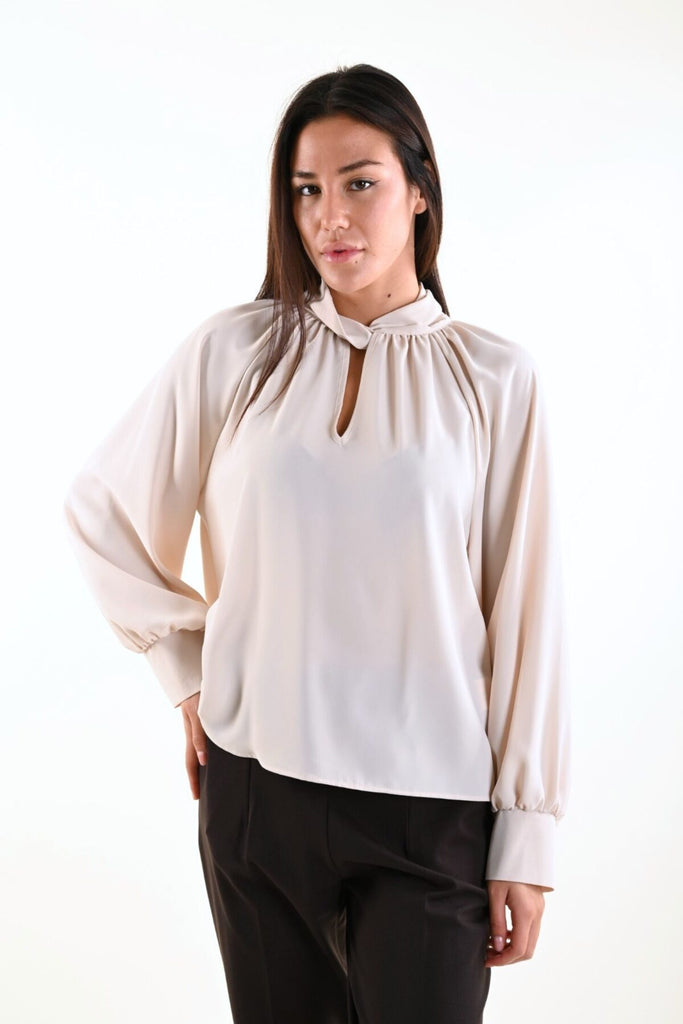 ELEGANT BLUSE WITH BACK NECK CLOSURE
