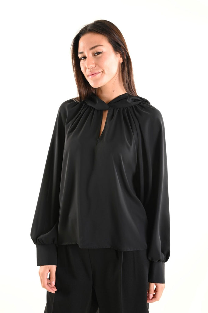 ELEGANT BLUSE WITH BACK NECK CLOSURE