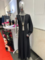 Langes Kleid, 1 Arm