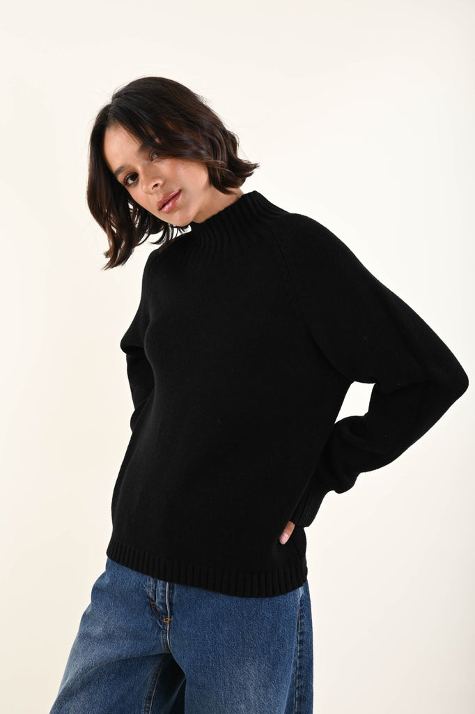 CREW NECK SWEATER WITH RIBBED DETAILS