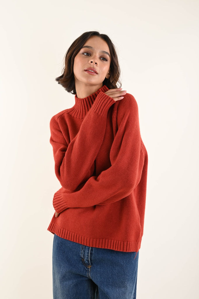 CREW NECK SWEATER WITH RIBBED DETAILS